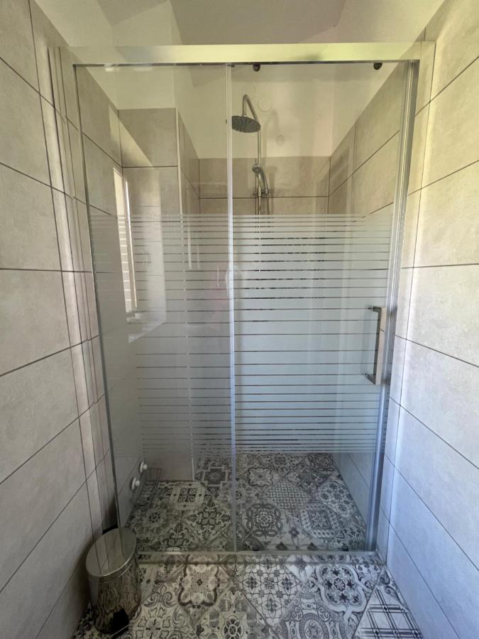 Apartman Maroon ロヴラン エクステリア 写真